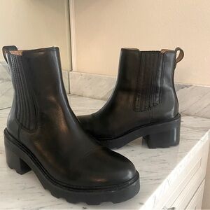 Madewell black Chelsea boots. Only worn a few times!